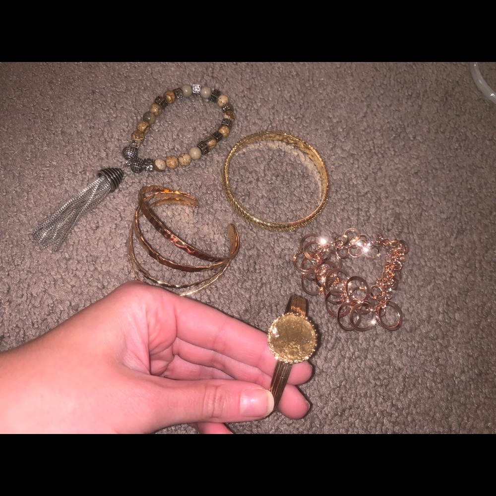 Assorted bracelets (bundle)